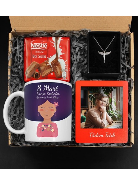 Kadınlar Gününe Özel Tasarım Kupa & Kişiye Özel Fotoğraf Çerçevesi & Nestle Çikolata & Gümüş Renk Kaplama Melek Kolye