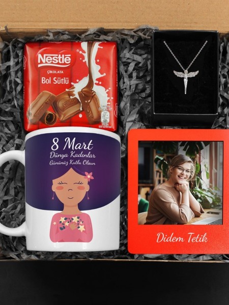Kadınlar Gününe Özel Tasarım Kupa & Kişiye Özel Fotoğraf Çerçevesi & Nestle Çikolata & Gümüş Renk Kaplama Melek Kolye