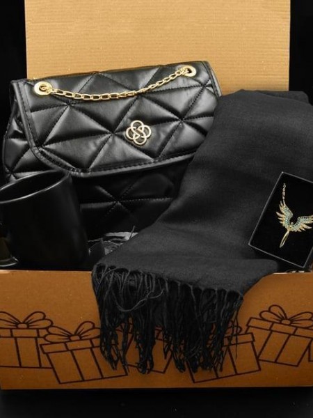 Sevdiklerinize Özel Siyah Çanta & Siyah Şal & Siyah Kupa & Melek Kolye Hediye Seti